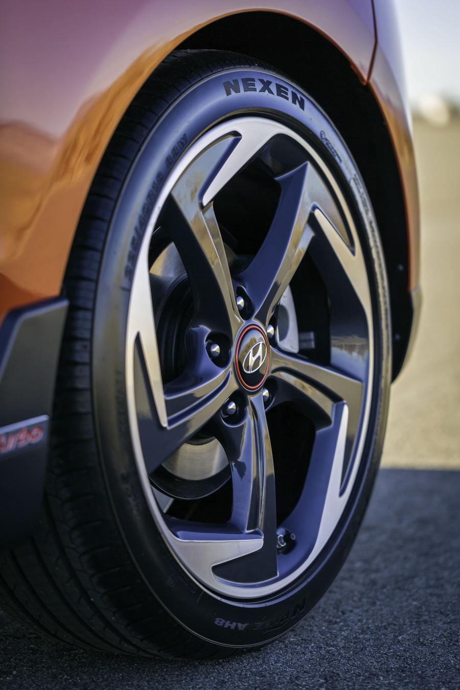 Колеса Hyundai Veloster Turbo 2018 года  (NA) (фото 10 из 61)